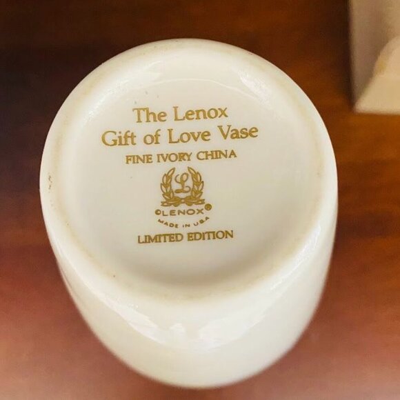 Vintage LENOX The Gift of Love Vase Floral and Birds Waxwing - Picture 3 of 4